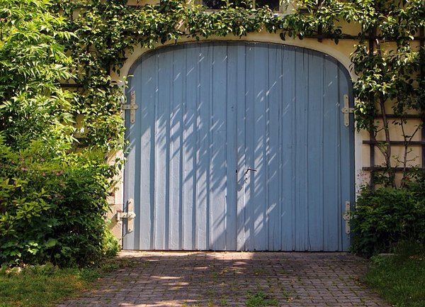 Portes de garage sur mesure : l'expertise française en sécurité et design